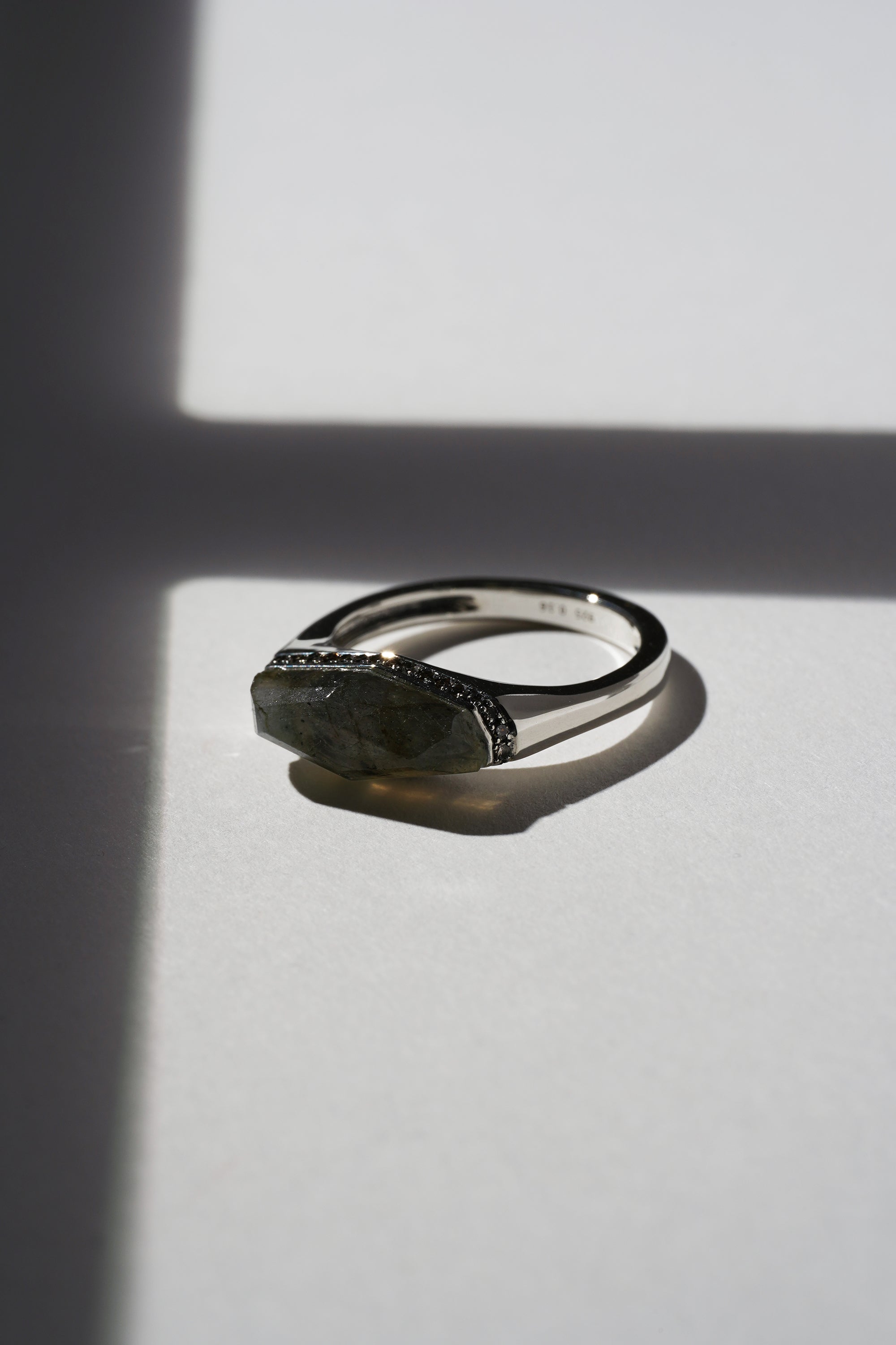 Constantin ring Small｜Laboratorite